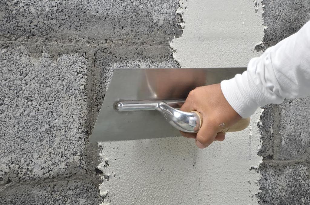 Morteros y recubrimientos texturizados para fachadas